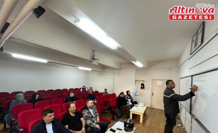 Trabzon'daki esnaflara Arapça eğitimi veriliyor