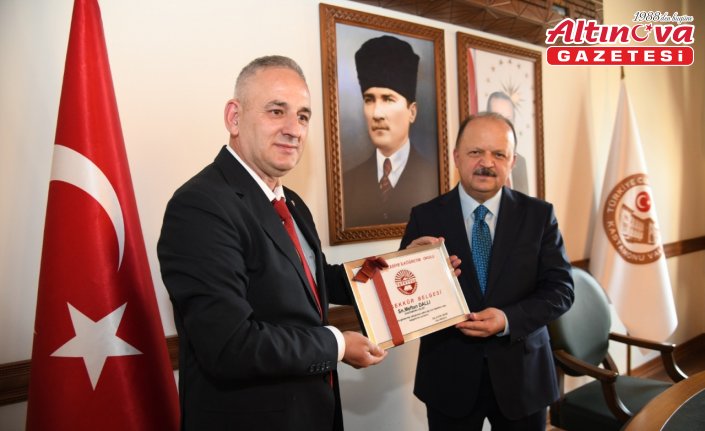 Üsküplü öğrenciler Kastamonu Valisi Dallı'yı ziyaret etti