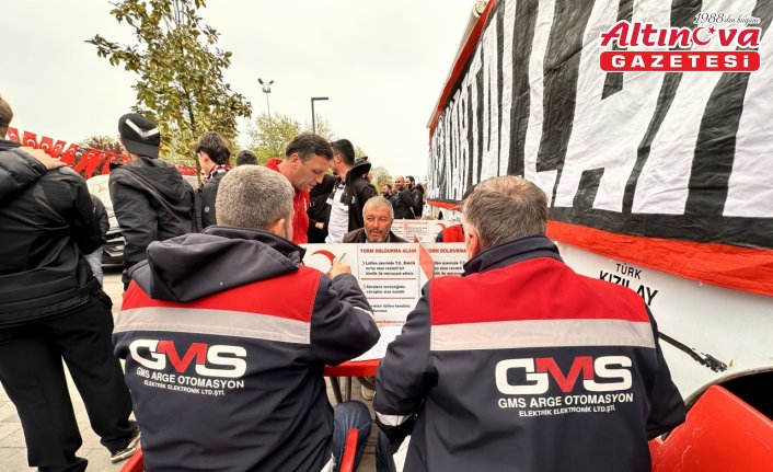 Vali Aslan, Beşiktaş taraftar grubunun etkinliğinde kan bağışladı