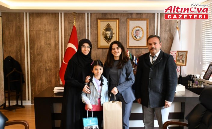 Yağlıdere'de en çok kitap okuyan öğrenciler ödüllendirildi