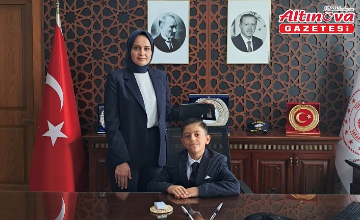 Yakakent'te makam koltukları temsilen çocuklara devredildi