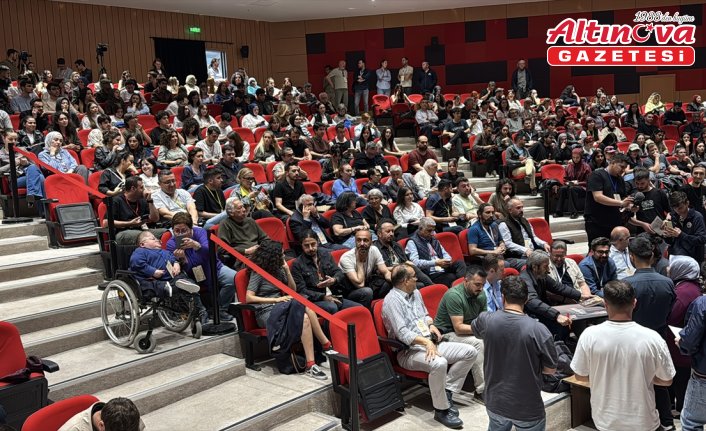 26. Uluslararası Altın Safran Belgesel Film Festivali'nde yönetmen Demirkubuz sinemaseverlerle buluştu