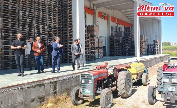 Amasya Valisi Önder Bakan, meyve paketleme ve soğuk hava tesislerini ziyaret etti
