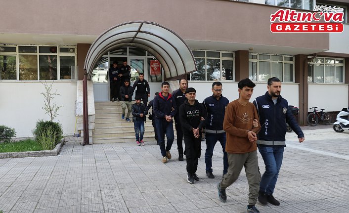 Amasya’da bir otomobilde 6 düzensiz göçmen yakalandı