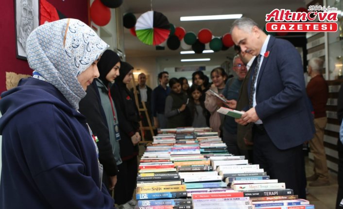 Amasya'da bir grup öğrenci, kitaplarını kermeste satıp gelirini Gazze'ye gönderdi