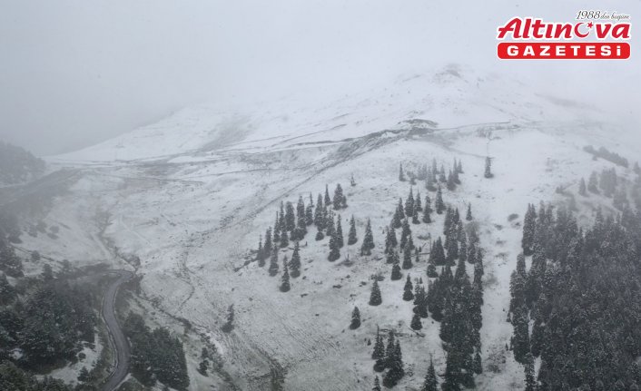 Artvin'in yüksek kesimlerinde kar etkili oldu