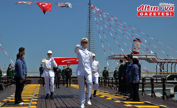 Atatürk'ü temsil eden bayrak Samsun'da karaya çıkarıldı (1)