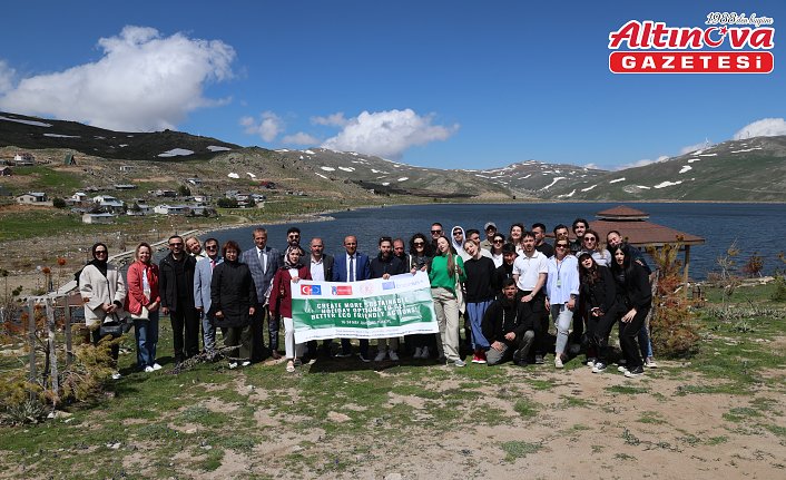 Avrupalı gençler Bayburt'un tarihi ve turistik mekanlarını gezdi