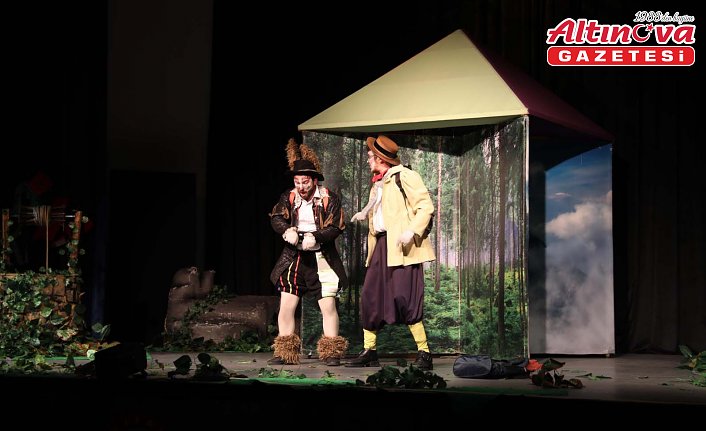 Bafra'da “Fil ile Tavşan“ tiyatro oyunu sahnelendi