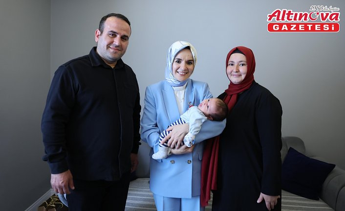 Bakan Göktaş, Samsun'da doğum yardımından faydalanan aileyi ziyaret etti