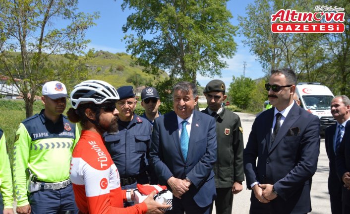 Bisikletlilerin Selanik'ten Samsun'a taşıdığı “Ata toprağı“ Havza'ya ulaştı