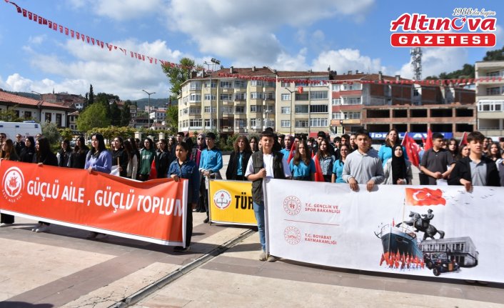 Boyabat'ta Gençlik Yürüyüşü düzenlendi