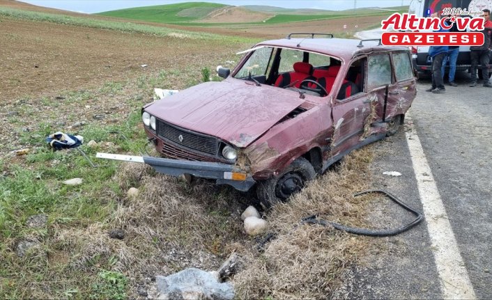 Çorum'da devrilen otomobildeki 6 kişi yaralandı