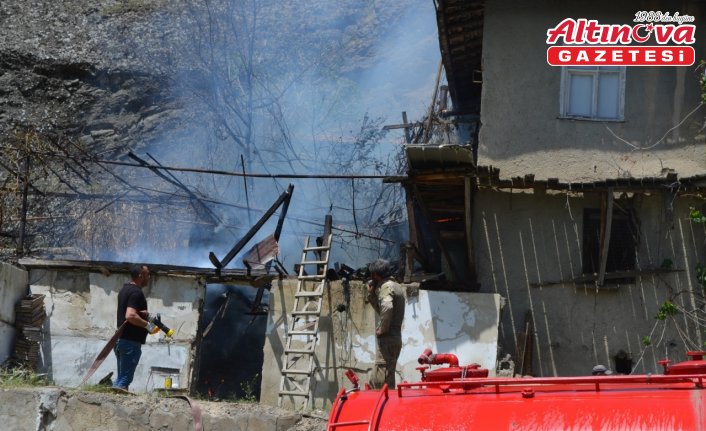 Çorum'da semaverden çıkan yangın evlere sıçramadan söndürüldü