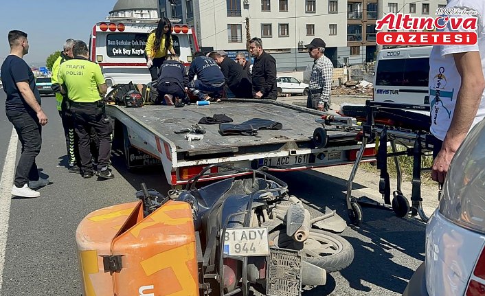 Düzce'de motosikletiyle çekiciye çarpan kurye yaralandı