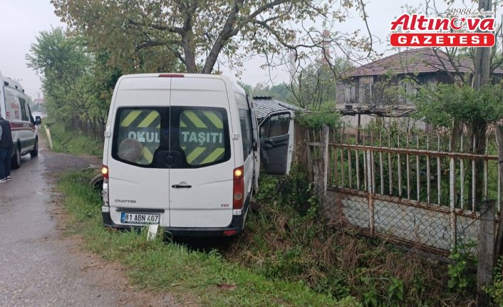 Düzce'de kaza yapan işçi servisindeki 8 kişi yaralandı