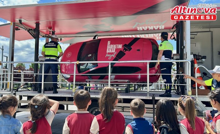 Düzce'de mobil eğitim tırında trafik kuralları anlatıldı