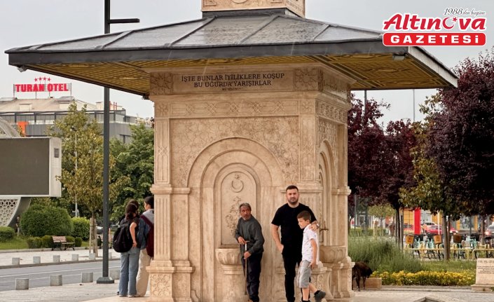 Düzce'de vatandaşlar aniden bastıran yağışa hazırlıksız yakalandı