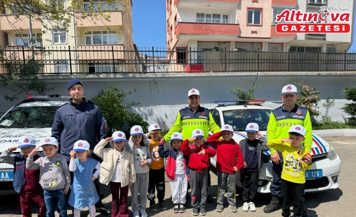 Espiye'de öğrencilerden jandarmaya ziyaret