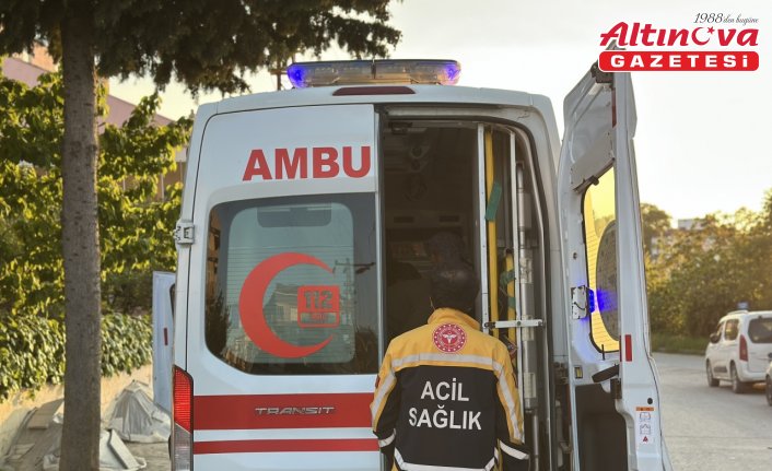 Gerze'de hafif ticari araç ile çarpışan motosikletin sürücüsü yaralandı