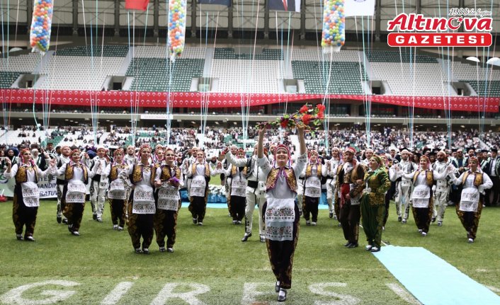 Giresun Üniversitesi'nde 5 bin 500 öğrenci mezuniyet heyecanı yaşadı