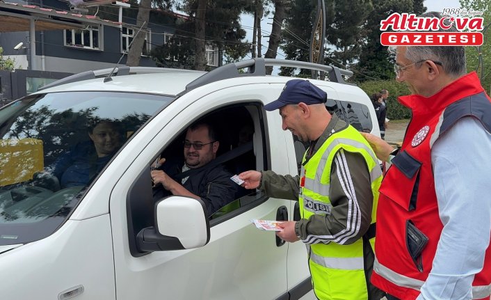 Giresun'da engelliler polislerle birlikte sürücülere broşür dağıttı