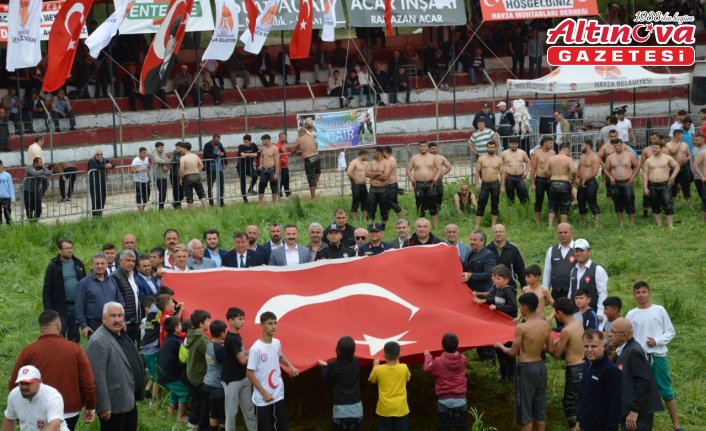 Havza Kırkpınar Yağlı Güreşleri'nde başpehlivan Yusuf Can Zeybek oldu