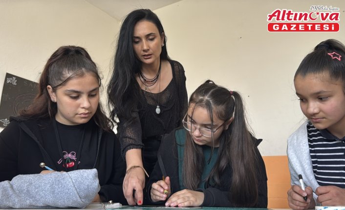 İlk ve ortaokul öğrencileri, köy yaşamından kareleri rölyef sanatıyla buluşturuyor