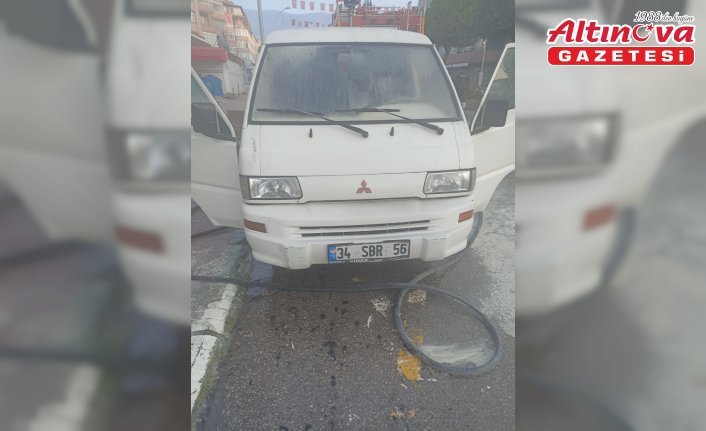 Karabük'te park halindeki panelvanda çıkan yangın söndürüldü