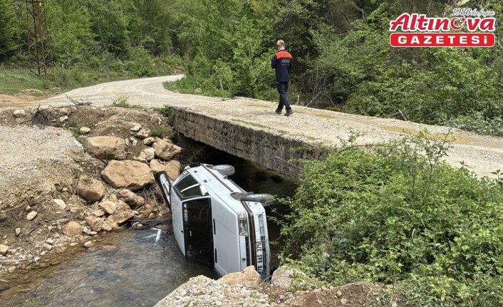 Karabük'te tıra çarpan otomobildeki 4 kişi yaralandı