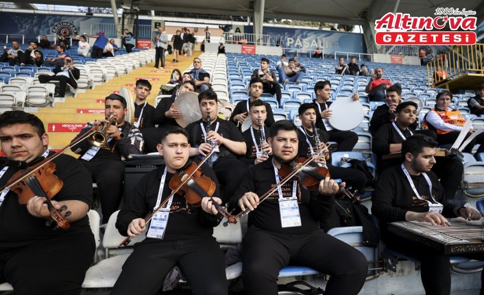 Kasımpaşa-Trabzonspor maçı öncesinde müzik etkinliği düzenlendi