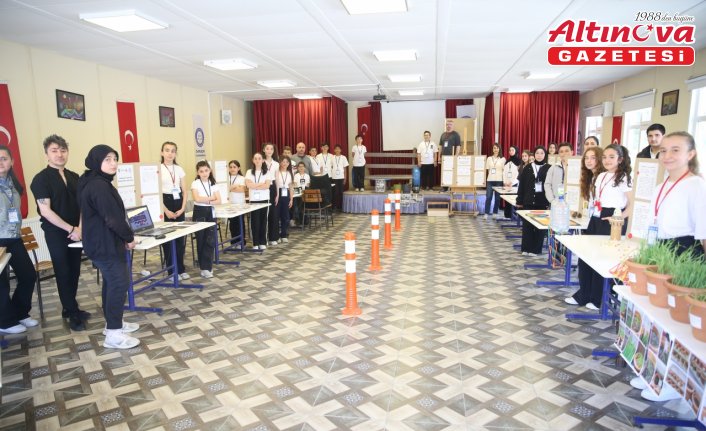 Kastamonu'da bilim fuarında öğrenciler projelerini sergiledi