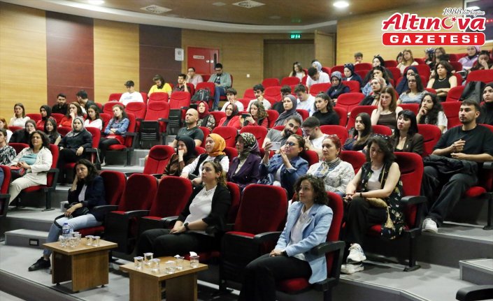 Kastamonu'da “Müzeler ve Kütüphanelerin Toplumla Buluşması“ paneli düzenlendi