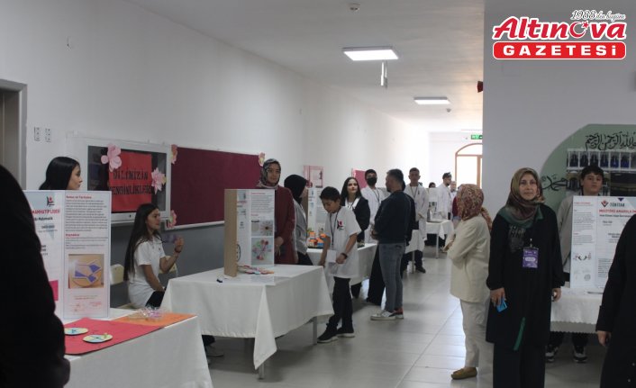 Mecitözü'nde TÜBİTAK 4006 Bilim Fuarı açıldı