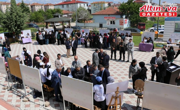 Merzifon'da TÜBİTAK 4006 Bilim Fuarı açıldı