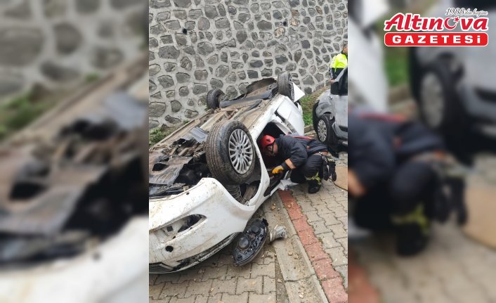 Ordu'da istinat duvarından site bahçesine düşen otomobilin sürücüsü öldü