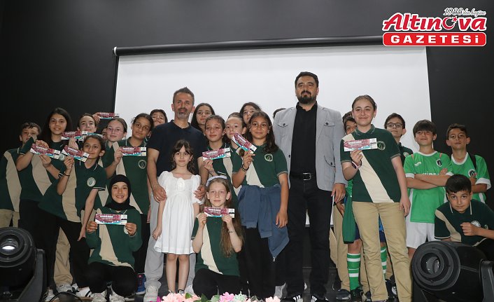 Rize'de müzikle matematiği sevdiren öğretmen ortaokul öğrencilerine konser verdi