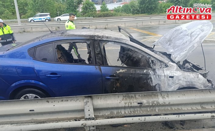 Rize'de seyir halindeki otomobil yandı