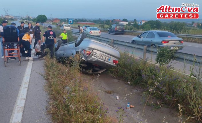 Bafra'da devrilen otomobilin sürücüsü yaralandı