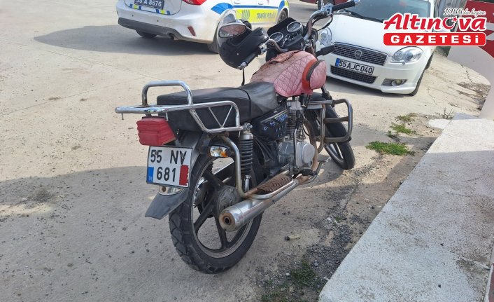 Bafra’da hafif ticari araçla çarpışan motosiklet sürücüsü yaralandı