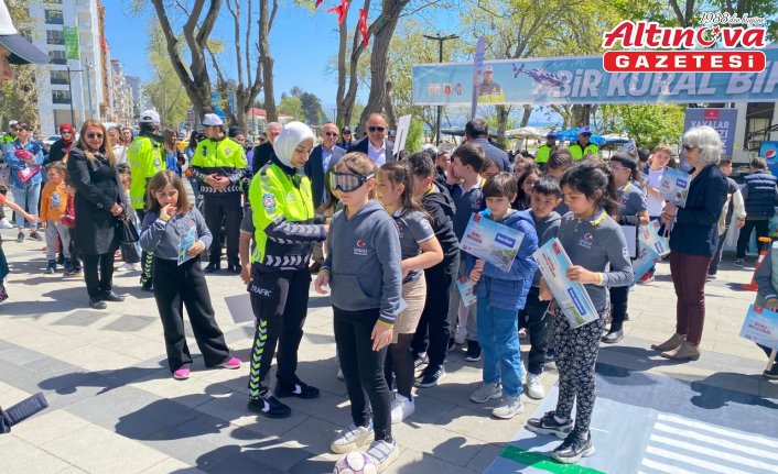 Sinop'ta öğrencilere uygulamalı trafik eğitimi verildi