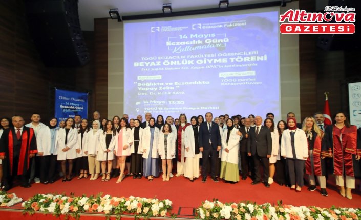 Tokat'ta eczacılık fakültesi öğrencileri beyaz önlük giydi