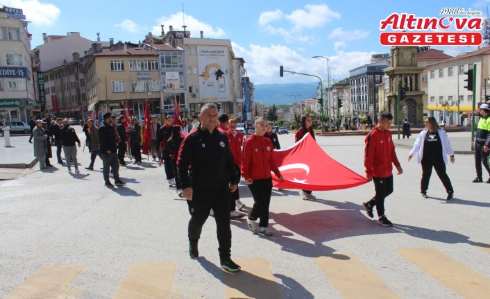 Tosya ilçesinde Gençlik Haftası çelenk sunma töreniyle başladı