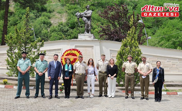 Trabzon'da 22 yıl önce meydana gelen uçak kazasında hayatını kaybedenler anıldı