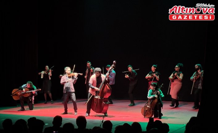 Trabzon'da “25. Uluslararası Karadeniz Tiyatro Festivali“ orkestra gösterimiyle başladı