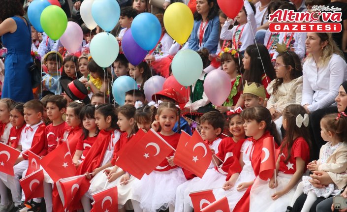 Trabzon'da “Ellerim Küçük Hayallerim Büyük Çocuk Bienali Şenliği“ düzenlendi