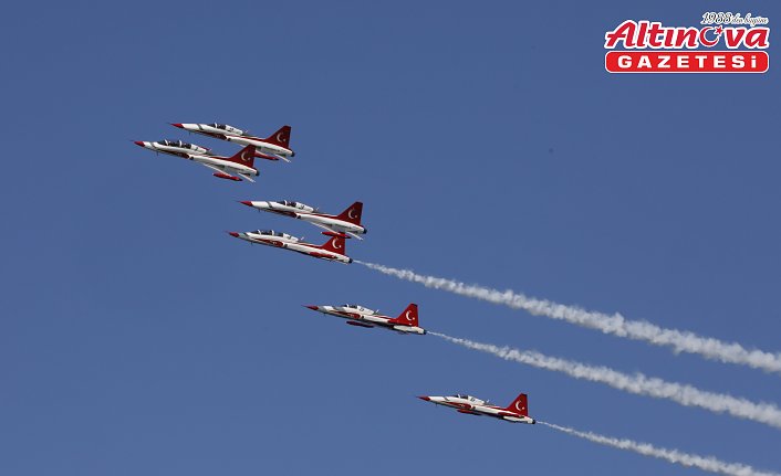 Türk Yıldızları ve SOLOTÜRK, Samsun semalarında gösteri uçuşu yaptı