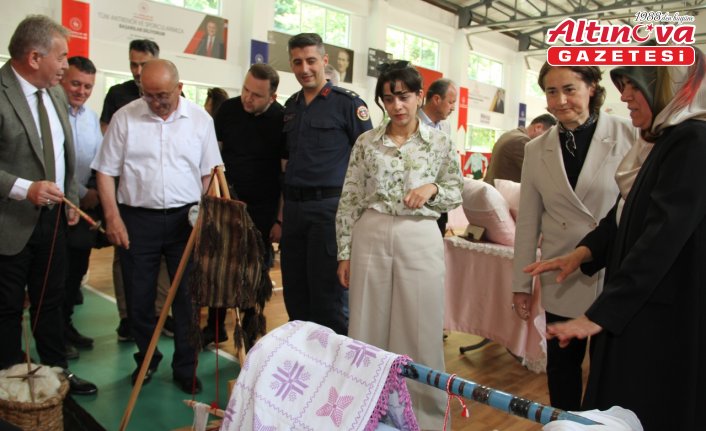 Yağlıdere Halk Eğitimi Merkezi yıl sonu sergisi açıldı