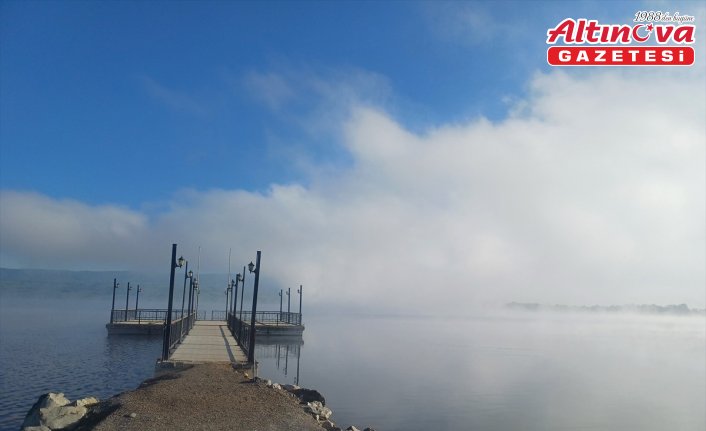 Yeniçağa Kuş Cenneti'nde sis güzel görüntü oluşturdu