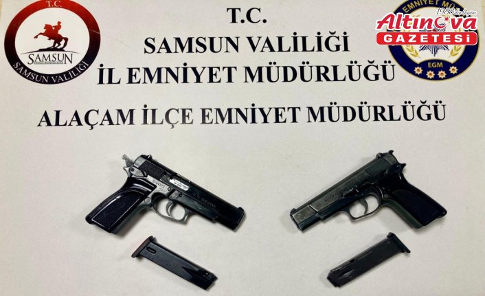 Alaçam'da bir evde 2 ruhsatsız kurusıkı tabanca bulundu